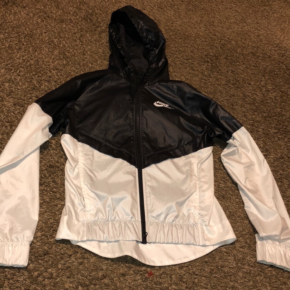 NIKE WINDBREAKER